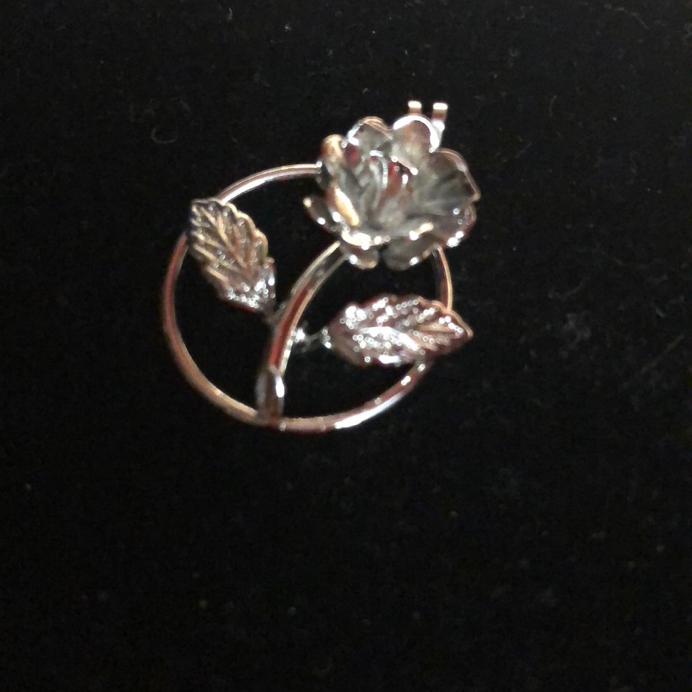 Genuine Monet Flower Pendant Silvertone Excellent!